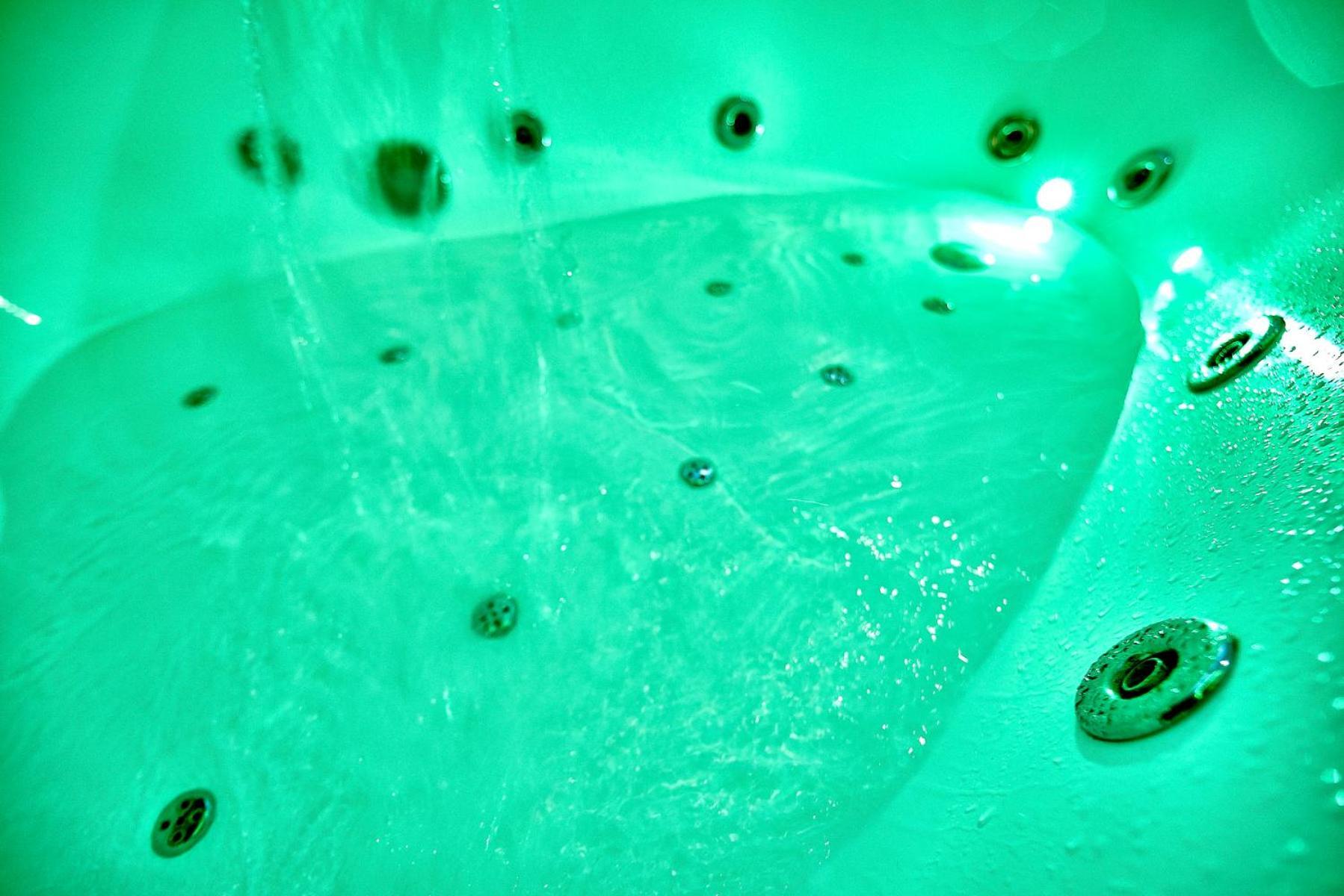 Big Jacuzzi , Sauna , Khreshchatyk Apartments Киев Екстериор снимка